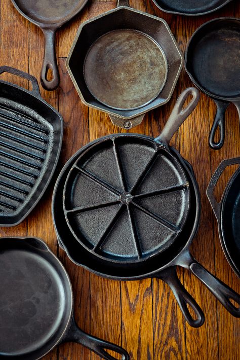 5 Kitchen Items You're Storing the Wrong Way — Organizing Tips from Kitchn Vintage Cast Iron Cookware, Best Electric Skillet, Dutch Oven Cast Iron, Cooking With Cast Iron, Cast Iron Skillet Cooking, Cast Iron Care, Vintage Bakeware, Old Fashioned Kitchen, Cast Iron Pans