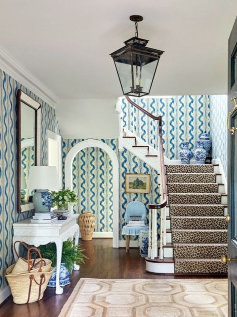 Wallpaper Entryway, Sarah Bartholomew, Wallpapered Entryway, Entryway Modern, Blue And White Wallpaper, Entry Ideas, Entryway Inspiration, Blue And White Chinoiserie, Iconic Wallpaper