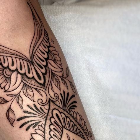 Kathryn Semus on Instagram: "Something a little different for me! Ornamental shin. Thank you so much Victoria!!  - - - - - #ornamentaltattoo #tattoo #finelinetattoo #blackandgrey #utahtattooartist #illustrativetattoo #utahtattoo" Ornamental Shin Tattoo, Ornamental Knee Tattoo, Shin Tattoo, H Tattoo, Ornamental Tattoo, Knee Tattoo, Fine Line Tattoos, Thank You So Much, Tattoo Artists