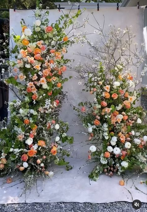 Floating Floral Arch Wedding, Flower Arch Photoshoot, Wedding Flower Tower, Asymmetrical Floral Arch, Flower Pillars Wedding, Flower Columns, Bridal Room Decor, Peach Wedding Flowers, Flower Tower