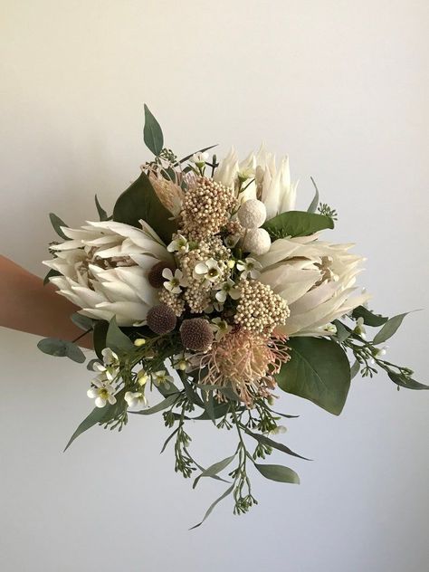 Native Bouquet, Protea Wedding, Flowers Australia, Protea Bouquet, Australian Flowers, Protea Flower, Australian Native Flowers, Cheap Flowers, White Wedding Bouquets