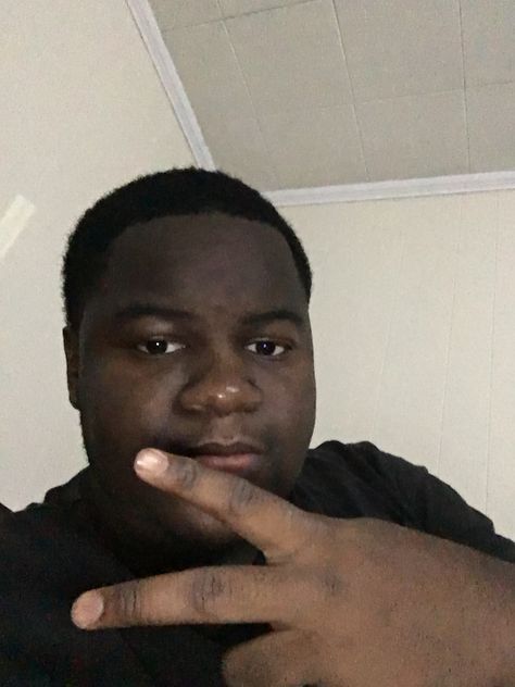 Thumbs Up Selfie, Fat Black Guy, Black Man Selfie, Ugly Boy Pic, Boys Attitude Pics Hd, Mens Messy Hairstyles, Spring Snacks, Men Beards, Meme Pics