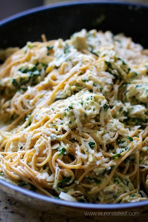 Garlic Chicken and Kale Spaghetti Kale Spaghetti, Chicken And Kale, Chicken Kale, Kale Pasta, Kale Recipes, Pasta Pasta, Garlic Chicken, Pasta Noodles, Dinner Time