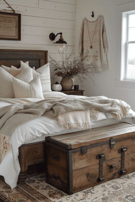 40 Chic Farmhouse Bedrooms That Bring Country Charm Home | The Olive Branch Nest Old Farmhouse Vibes, Rustic Aesthetic Bedroom Ideas, Bedroom Country Chic, Mountain Bedrooms, Old Farmhouse Aesthetic, Cottage Airbnb, Rustic Rooms, Modern Farmhouse Bedroom Ideas, Rustic Farmhouse Bedroom