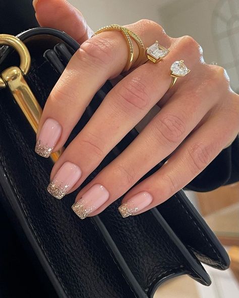 Gold Holiday Nails, Bridal Manicure, Nails Holiday, New Years Nail Designs, Gel Nail Design, Nail Art Wedding, Trendy Nail Design, Nail Designs Glitter, New Year's Nails