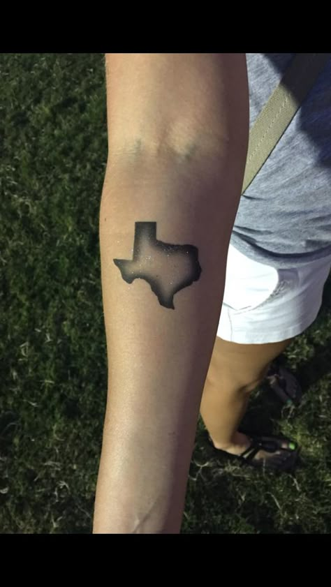 Texas Tattoos Women Flower, Feminine Texas Tattoo, State Of Texas Tattoo, Texas Forever Tattoo, State Of Texas Tattoo For Men, Texas State Tattoo, Texas Tattoo Ideas For Women, Texas Outline Tattoo, Small Texas Tattoo