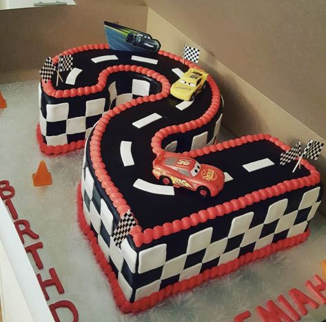 Two Fast Two Furious, Race Track Cake, Bolo Hot Wheels, Disney Cars Cake, Hot Wheels Cake, Race Car Cakes, Cars Birthday Party Decorations, 2nd Birthday Party For Boys, Cars Birthday Cake