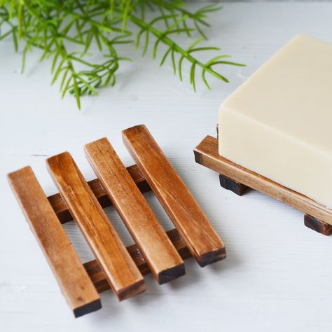 Soap Dishes Ideas, Diy Wooden Soap Dish, Wooden Soap Holder, Shampoo Bar Holder, Diy Soap Tray, Shower Nook, Soap Bar Holder, Soap Holder Bathroom, High And Dry