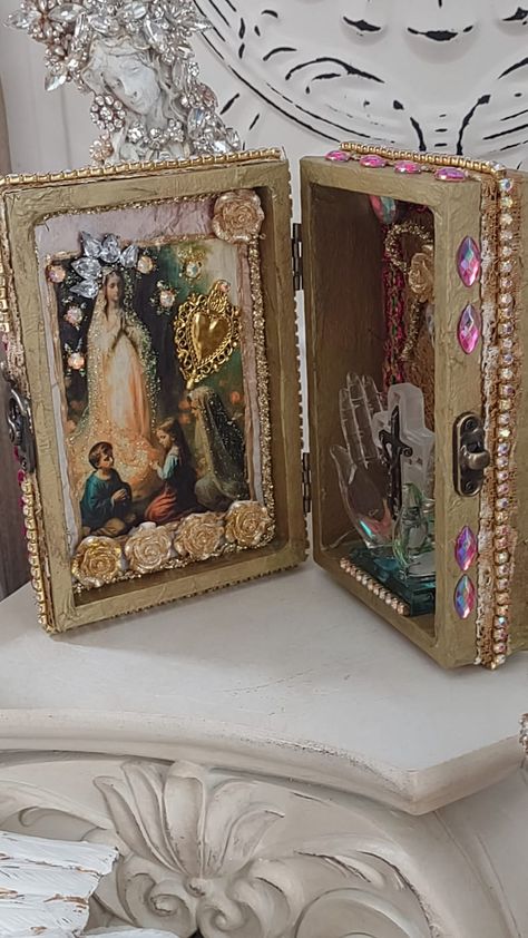 Shrine, Portable Shrine, Prayer Shrine, Travel Shrine, Milagro Heart - Etsy Shrines Box Diy, Rasquachismo Art, Personal Shrine, Virgin Mary Shrine, Shrine Art, Mint Tin Crafts, Milagro Heart, Shrines Box, Shrines Art