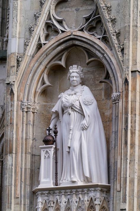 Queen Elizabeth Photos, Rainha Elizabeth Ii, Queen E, Hm The Queen, York Minster, Royal Family England, Reine Elizabeth, Elisabeth Ii, King Charles Iii