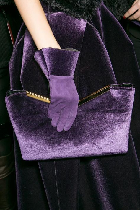 ARMANI LOVES VIOLET! Fruits Art, Mode Purple, Pretty Purses, Purple Purse, Purple Style, Purple Reign, Purple Love, All Things Purple, Purple Velvet