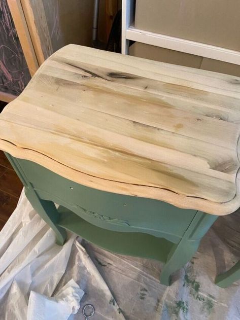 I was hesitant about doing a bold colour on these side tables! But I am happy I did :) they’re are definitely unique and will take the right customer to purchase them, but whoever that ends up being I know will love them! Sometimes you just need to be brave when it comes to colour! Before the magic of art happened! After being sanded down, I used bin shellac primer! 3 coats! Vintage pieces have a rep for a lot of bleed through (tannins) I blended two colours together fro… Accent Table Makeover, Refurbished End Tables, Green Accent Table, Refinished End Tables, Boho Side Table, Wooden Side Tables, End Table Makeover, Nightstand Makeover, Pallet House