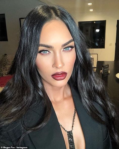 Megan Fox Makeup, Fox Makeup, Megan Fox Style, Megan Denise Fox, Dark Red Lips, Long Braids, Vanessa Hudgens, Braided Ponytail, Megan Fox