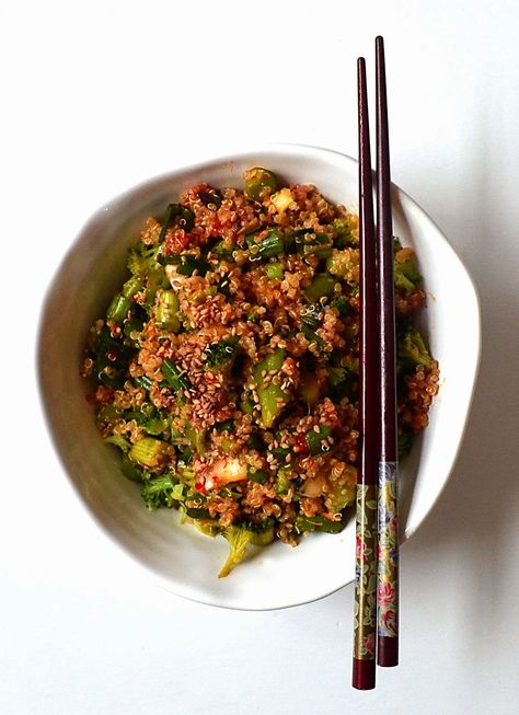 Korean Style Quinoa Salad Packable Breakfast, Asian Rice Recipes, Vegan Quinoa Recipes, Super Seeds, Quinoa Broccoli, Recipe Quinoa, Instant Pot Quinoa, Food Dinner Ideas, Asian Rice