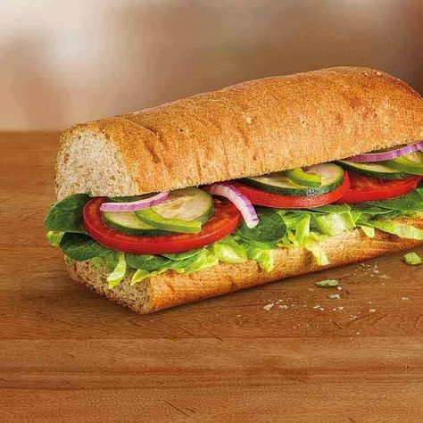 Footlong Veggie Delite from Subway has 460 calories. See the full nutrition facts, weight watchers points and allergies on our website. #healthy #healthyeating Healthy Subway Sandwiches, Low Sodium Fast Food, Veggie Patty, Low Sodium Recipes Heart, Salt Free Recipes, Healthy Fast Food Options, Heart Healthy Recipes Low Sodium, Low Salt Recipes, Subway Sandwich