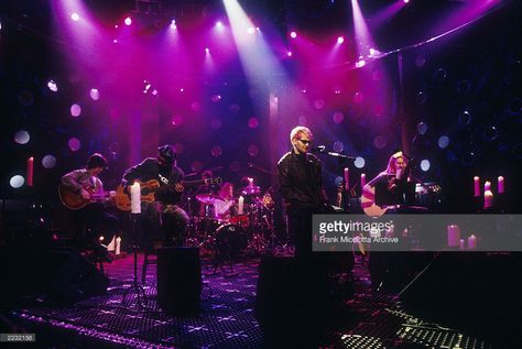 Layne Staley, lead singer of Alice In Chains performing on MTV Unplugged in 1996 Photo by Frank Micelotta/Getty Images Alice In Chains Unplugged, Majestic Theatre, Mad Season, Temple Of The Dog, Mtv Unplugged, Jerry Cantrell, Layne Staley, Grunge Band, Gloomy Day