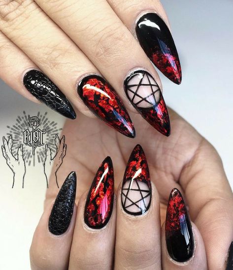 Horror Nails, Sharp Claws, Holloween Nails, Witch Nails, Witchy Nails, December Nails, Gothic Nails, Cute Little Tattoos, Goth Nails