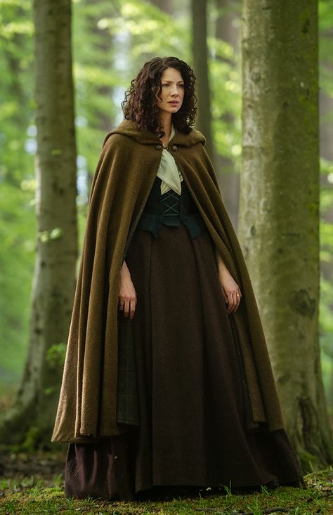 Claire Outlander Outfits Inspiration, Clare Outlander, Claire Fraser Hair, Clare Fraser, Claire Fraser Costume, Terry Dresbach, Arte Viking, Outlander Costumes, Claire Randall