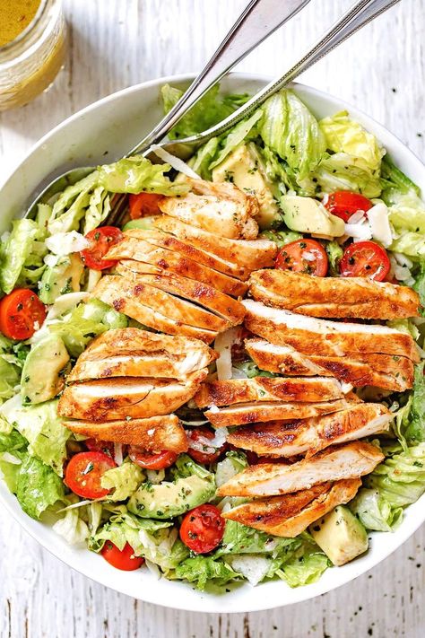 Chicken And Avocado, Salad With Chicken, Easy Chicken Salad, Plats Healthy, Resep Salad, Avocado Salad Recipes, Blackened Chicken, Healthy Chicken Dinner, Avocado Chicken Salad