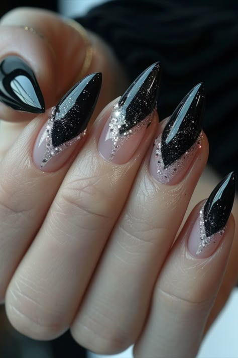 Black Nail Designs 2024 Nail Gem Designs Simple Jewels, Gothic Gel Nails, Gothic Wedding Nails, Goth Wedding Nails, Simple Gothic Nails, Black Gothic Nails, Gothic Nail Designs, Vampy Nails, Nails Gothic