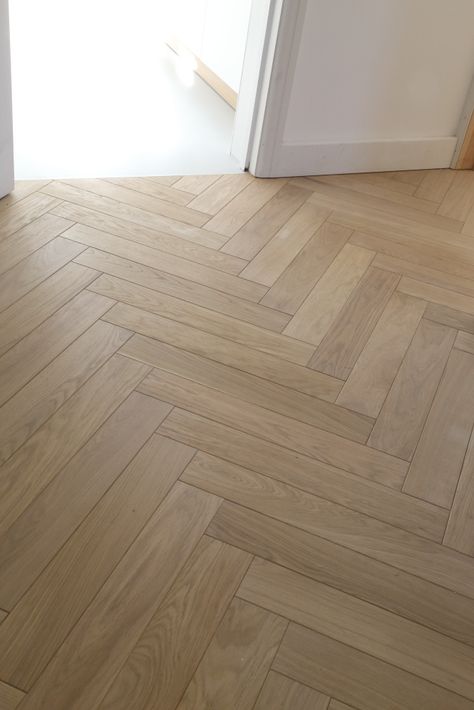 Natural Raw Herringbone Parquet - Hicraft Wooden Floors Living Room, Wooden Floor Tiles, Wood Floor Design, Herringbone Wood Floor, Herringbone Wood, Wood Tile Floors, Herringbone Floor, Parquet Flooring, Living Room Flooring