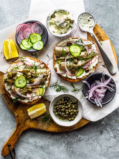 Sardine Lunch Recipes, Canned Sardines Sandwich, Sardine Recipes Sandwiches, Canned Recipes Dinners, Sardine Dinner Recipes, Easy Sardine Recipes, How To Eat Canned Sardines, Can Fish Recipes, Anchovy Snacks