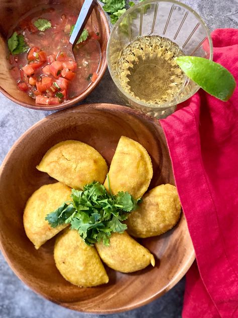 Colombian Wedding Food, Argentinian Chicken, Colombian Empanadas, Chicken Empanada Recipe, Best Crepe Recipe, Colombian Style, Chicken Empanadas, Empanadas Dough, Wedding Snacks