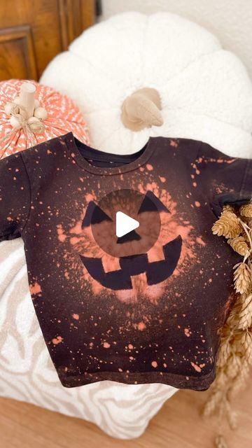 Denise Fowler | DIY + Thrifting on Instagram: "Cute and easy Halloween shirt DIY 🎃 A couple years ago I made a bleach dyed shirt like this for my son that said “BOO”, but he has grown out of it so he needed a new one! I thought I’d switch up the design on this one and make this super cute jack-o-lantern! 🎃 This is such a fun DIY for Halloween! Let me know if you have any questions!! #halloweencostume #diyhalloweencostume #diyhalloween #halloweendiy #halloweencrafts diy craft halloween jack o lantern shirt for kids and toddlers" Halloween Tshirt Diy, Halloween Cut Outs, Diy Halloween Shirts, Bleach Shirt Diy, Bleach Dye Shirts, Craft Halloween, Halloween Shirts Kids, Diy Halloween Costume, Halloween Activities For Kids