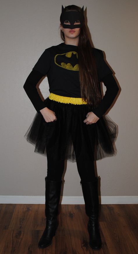 Batman tutu costume Easy Diy Superhero Costume For Women, Batwoman Costume Diy, Batman Costume Women Diy, Easy Super Hero Costumes For Women, Batman Outfits For Women, Batman Girl Costume, Super Hero Costumes For Women, Batgirl Costume Diy, Batman Costume Women