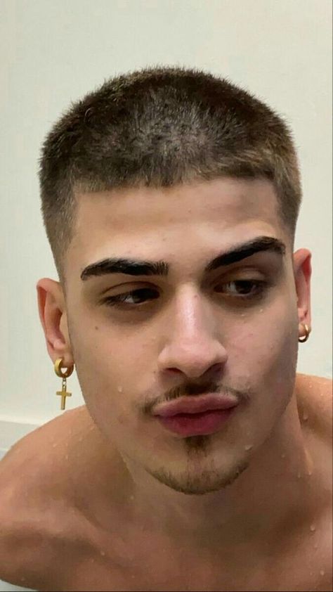 Long Buzzcut, Buzzcut Men Fade, Buzzcut Men, Shaved Head Styles, Mens Wavy Haircuts, Medium Hairstyles For Men, Hairstyles Thick Hair, Crew Cut Haircut, Mens Haircuts Straight Hair