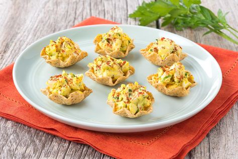 Create the tastiest Egg Salad Bites, Tostitos® own Egg Salad Bites Recipe with step-by-step instructions. Make the best Egg Salad Bites for any occasion. Scoops Appetizers, Tostitos Scoops Appetizers, Tostitos Scoops, Salad Bites, Thanksgiving Meals, Quaker Oats, Nachos Beef, Trending Recipes, Eating Recipes