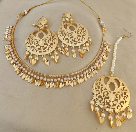 Pipal Patti Jewellery, Punjabi Jewelry, Tikka Jewelry, Crystal Bridal Jewelry Sets, Egypt Jewelry, Baby Poncho, Real Gold Necklace, Kaftan Designs, Gold Earrings Models