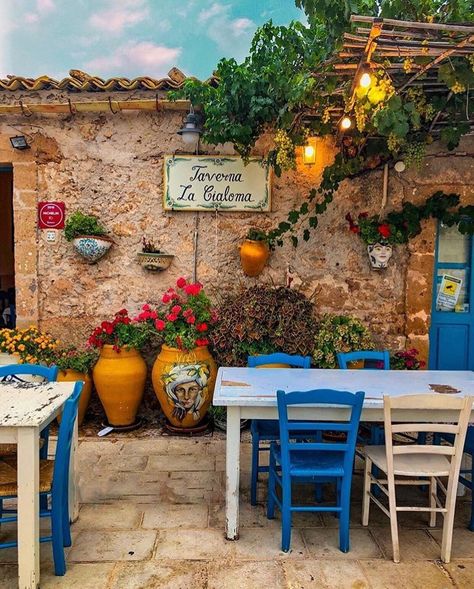 If the food is anything like the façade of this restaurant, paradise will have been unearthed! . #Repost @pinkines . . . #Marzamemi… Italian Cafe Interior, Italian Restaurant Interior, Italian Patio, Italian Restaurant Decor, Italy Restaurant, Italian Bar, Outdoor Restaurant Design, Restaurant Exterior, Italian Cafe