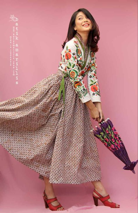 Batik Amarillis, Korean Traditional Clothing, Hungarian Embroidery, Korean Traditional, Indian Designer Outfits, Indian Style, Traditional Clothing, Traditional Outfits, Pretty Dresses