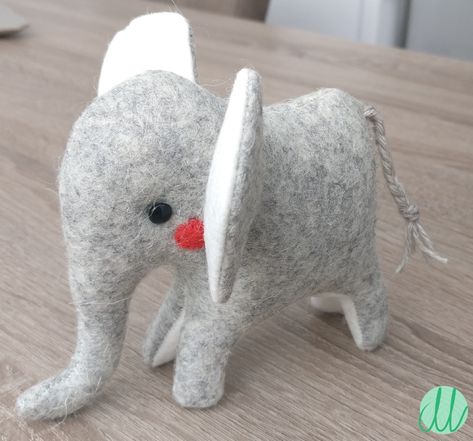 Cute felt elephant – Free felt project instruction – Get Unraveled Elephant Template, Felt Elephant, Felting Animals, Mobile Girl, Stuffed Bears, Glass Dolls, Felt Toys Patterns, Felt Animal Patterns, Felt Crafts Patterns