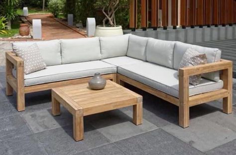 White Rattan Furniture, Rattan Furniture Garden, Sofa Rattan, Luxury Garden Furniture, White Rattan, Modern Outdoor Chairs, Outside Furniture, Outdoor Wicker Furniture, Rattan Garden Furniture