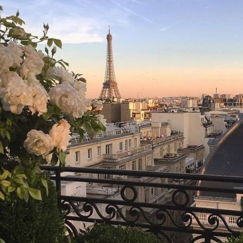 Background Inspiration, Find Aesthetic, Aesthetic Coastal, Paris Aesthetic, The Eiffel Tower, Dream Board, Amazing Photos, City Aesthetic, Pretty Places