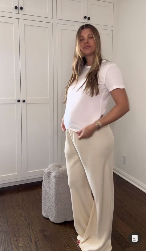 Sofia Richie Maternity Style, Sophia Richie Outfits Pregnant, Sofia Richie Pregnant Style, Sophia Richie Outfits, Sophia Richie, Pregnant Style, Spring Maternity, Class Outfit, Maternity Chic