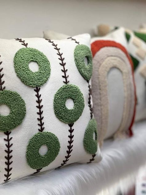 Tufted Cushion Cover, Punch Needle Pillow Case, Punch Needle Pillows, Punch Desenleri Modern, Nidel Panch, Punch Needle Pillow, Tufted Pillow, Bobble Crochet, Diy Photo Book