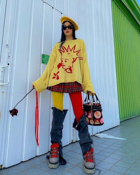 Nyfw Street Style Fall 2022, Funky Fashion Outfits Inspiration, Camp Style Fashion, Afro Punk Outfits, Harajuku Street Fashion, Mode Harajuku, Maximalist Fashion, Wardrobe Tips, Outfits Chic