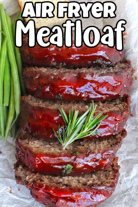 If you’re craving comfort food for dinner tonight, you can’t go wrong with meatloaf! But there’s no reason to wait an hour for your meatloaf to cook in the oven if you have an air fryer in your kitchen. With this quick and easy air fryer meatloaf recipe, you can prepare your main dish in a fraction of the time it takes to cook meatloaf in the oven. And since this recipe is packed with flavor thanks to a delicious seasoning blend, it’s going to be your go-to weeknight dinner recipe Airfryer Meatloaf Recipe, Meatloaf Temperature, Meatloaf Cook Time, Air Fryer Meatloaf Recipe, Air Fryer Meatloaf, Ninja Airfryer, Emeril Lagasse Recipes, Air Fryer Beef, Turkey Mince Recipes