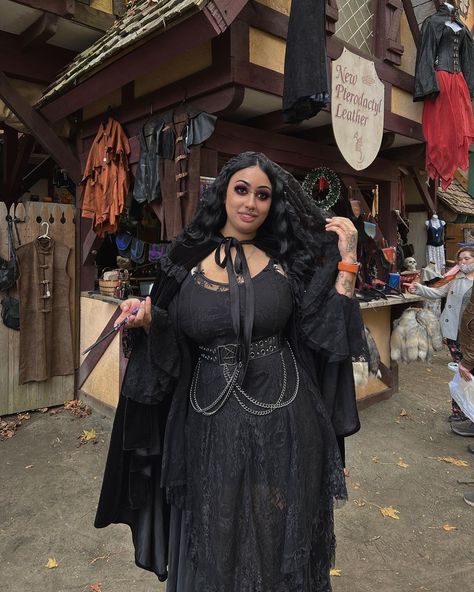 Renfaire Outfit Dark Fairy, Plus Size Ren Faire, Plus Size Ren Faire Costume, Ren Faire Witch, Dark Fairy Outfit, Fair Fits, Fantasy Core, Black Alt, Fair Outfit