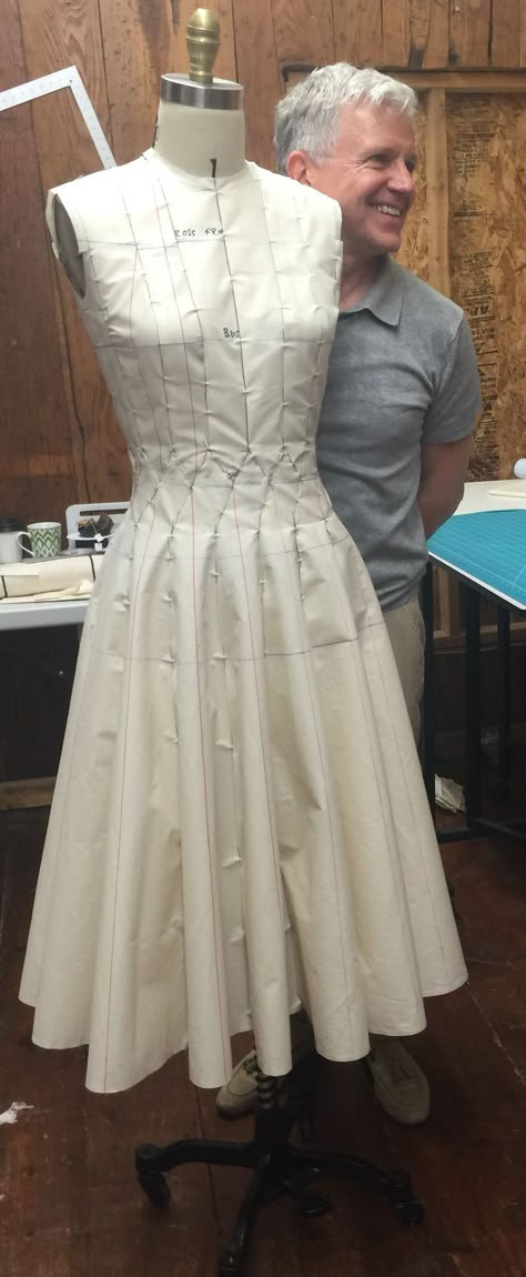 A Master Draping Class..... — A Challenging Sew Draping Pattern, Draping Techniques, Fashion Draping, Pattern Draping, Robes Vintage, Draping Fashion, Design Moda, Couture Sewing, Pattern Drafting