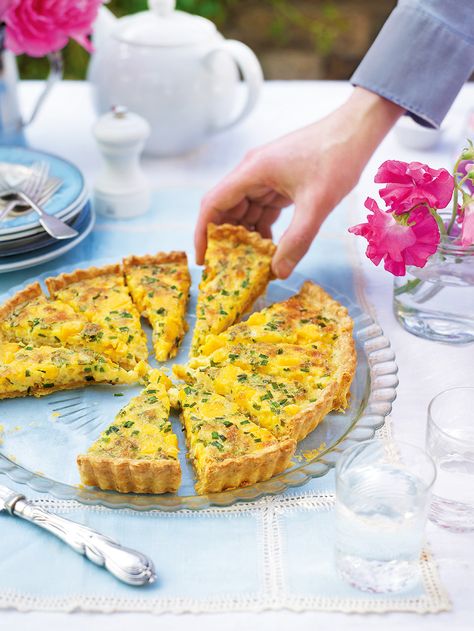 That's right! Three cheeses go into this gorgeous tart – cheddar, cheshire and red leicester all encased in a crumbly pastry. Recipes With Chives, Vegetarian Tart Recipes, Baked Dinners, Vegetarian Tart, Salty Tart, Chives Recipe, Mushroom Tart, Cafe Inspiration, Picnic Recipes