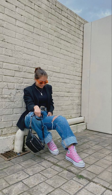 Bright Converse Outfit, Pink High Top Platform Converse Outfit, Pink High Tops Outfit, Converse Colors Outfit, Pink Chucks Outfit, Pink Converse Outfit Winter, Outfit With Pink Converse, Pink High Top Converse Outfit, All Star Platform Outfit