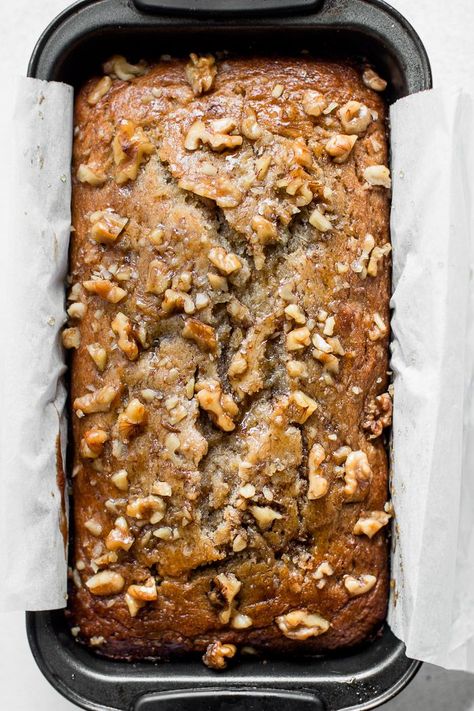 Take your banana bread to new heights with the sweetness of maple syrup. This maple banana bread gives the classic favorite a fall twist with a maple glaze and crunchy nut topping. #bananabread #brunch #breakfast #easyrecipes Fancy Banana Bread, Maple Dessert Recipes, Maple Banana Bread, Autumn Desserts, Cooking Sweets, Maple Cookies, Maple Recipes, Maple Syrup Recipes, Bread Loaves