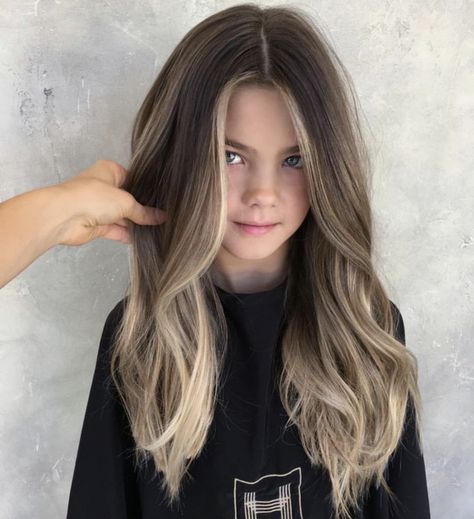 Blonde Hair With Highlights, Winter Hair Color, Brown Blonde Hair, Long Blonde, Ombre Hair Color, Brown Hair With Highlights, Teen Hairstyles, Hair Color Balayage, Balayage Highlights