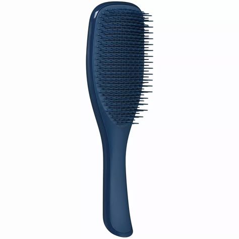 Designed for 3C-4C hair types, the Naturally Curly Ultimate Detangler from Tangle Teezer can be used on wet or dry curls to help confidently detangle, while reducing the chances of visible breakage. It is fitted with two-tiered firm-flex teeth that are longer and stronger than the brand's other hairbrushes. The ‘Galactic Blue’ brush gently glides through tight curls and coils to remove knots and tangles, while leaving them looking defined and bouncy. Tangle Teezer 4c Hair, Blue Tangle Teezer, Curly Brush, Type 4c Hairstyles, Tangle Teezer, Grande Cosmetics, Tight Curls, Hair Styling Tools, First Aid Beauty