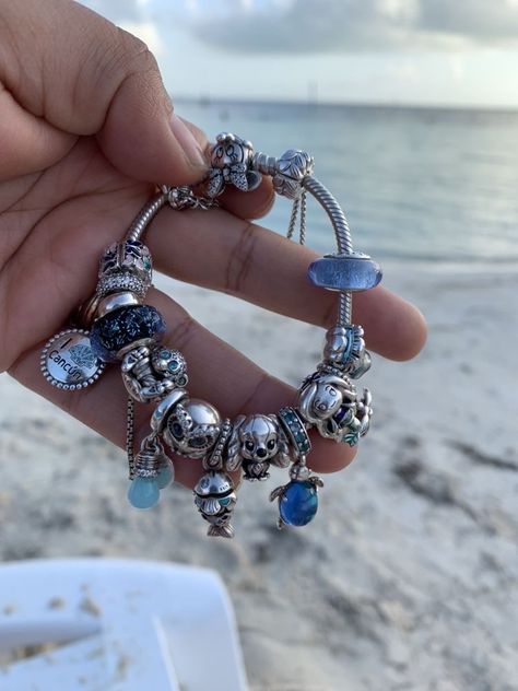 Pandora Bracelet Ideas Inspiration, Pandora Beach, Pandora Moments Bracelet, Pandora Bracelet Charms Ideas, Girly Bracelets, Pandora Bracelet Designs, Pandora Jewelry Charms, Wrist Jewelry, Beads Bracelet Design