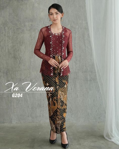 Kebaya Wisuda Simple, Christmas Eve Dress, Model Dress Kebaya, Dress Kebaya, Batik Modern, Modern Kebaya, Kebaya Brokat, Batik Kebaya, Kebaya Dress